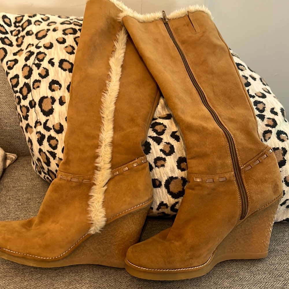 Charles and David size 9 suede wedge for boots tan